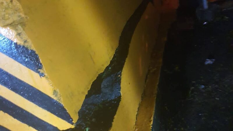 Pasca Dihantam Banjir Bandang, Jembatan Siteba Retak