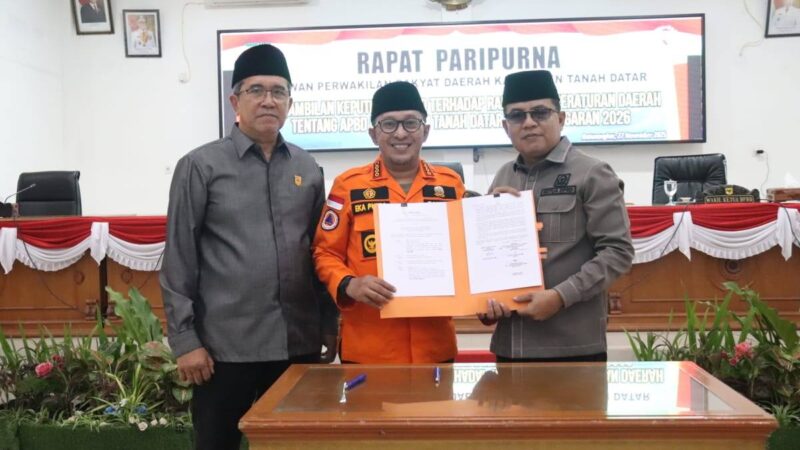 DPRD Tanah Datar menggelar Rapat Paripurna Pengambilan Keputusan DPRD Terhadap Rancangan Peraturan Daerah (Ranperda) APBD Tanah Datar