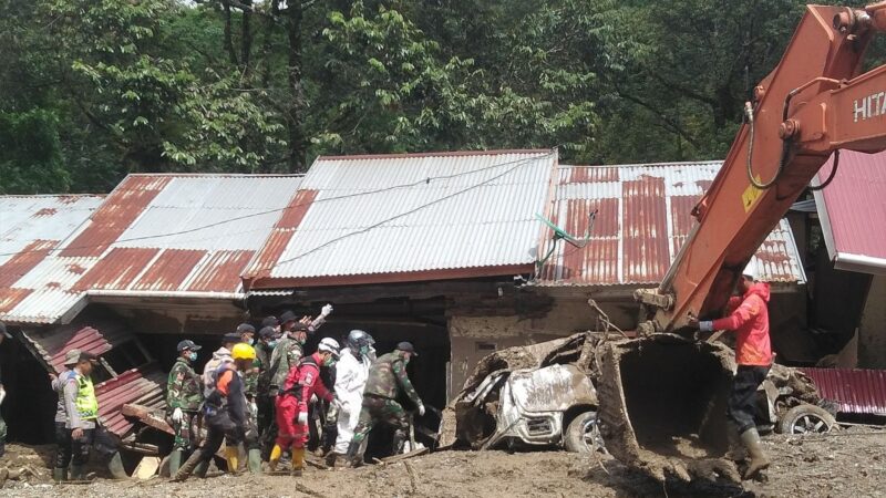 Pemkab Dharmasraya melaksanakan upacara peringatan Hari Korps Pegawai Republik Indonesia (Korpri) ke-54. Upacara ini digelar di halaman
