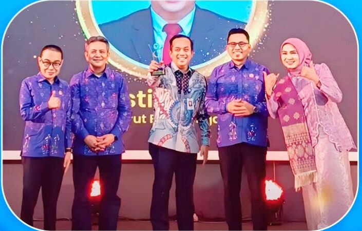 Dirut Bank Nagari Terima Penghargaan Achievement Motivation Person dari KI Sumbar