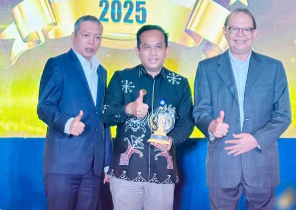 Dirut Bank Nagari Gusti Candra Raih TOP 100 CEO 2025 dari Infobank
