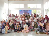 Tim PKM Tanggap Darurat Bencana UM Sumbar Lakukan Pendampingan Lansia di Kampung Lapai