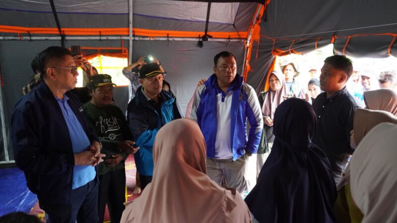 Terima Bantuan dari Partai Demokrat, Pengungsi Korban Bencana di Agam Titip Salam ke SBY Lewat Mulyadi