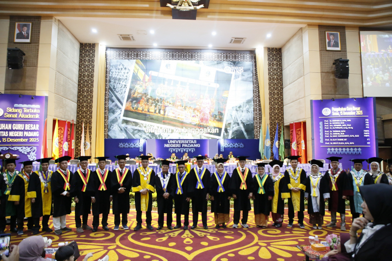 Jelang Tutup Tahun, UNP Kukuhkan 9 Guru Besar Baru