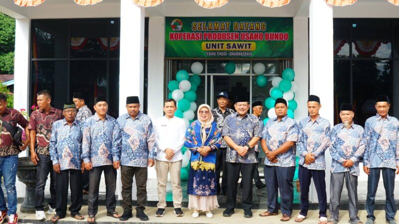 Wakil Bupati Dharmasraya, Leli Arni meresmikan Kantor Koperasi Produsen Usaho Bundo dan Tempat Pemakaman Umum (TPU) Nagari Tebing Tinggi,