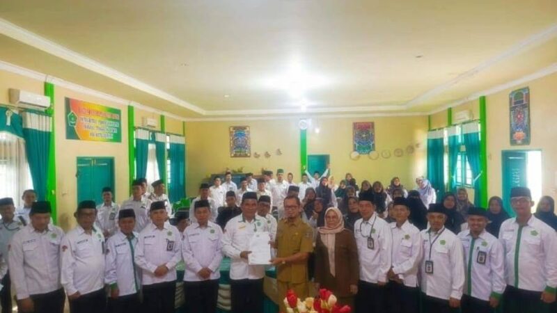 Dinas Kependudukan dan Pencatatan Sipil (Dukcapil) Dharmasraya melakukan penandatanganan Perjanjian Kerja Sama (PKS) dengan