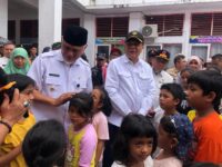 Didampingi Gubernur, Menko Polhukam Serahkan Bantuan Rp309 Juta bagi Korban Banjir dan Longsor di Padang