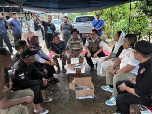 Bupati Annisa Tinjau Pos Relawan Dharmasraya di Taruko Kota Padang