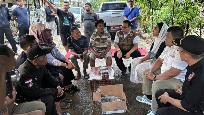 Bupati Annisa Tinjau Pos Relawan Dharmasraya di Taruko Kota Padang