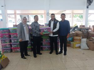 Tanoto Foundation Salurkan Bantuan 300 Paket untuk Korban Bencana Kota Padang