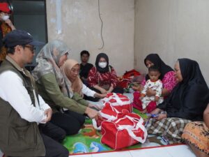 Kemensos Salurkan 144 Paket LDP dan Fasilitasi Trauma Healing di Padang Panjang