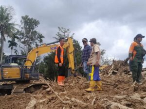 Pemko Padang Maksimalkan Pembersihan Sisa Longsor Pascabencana