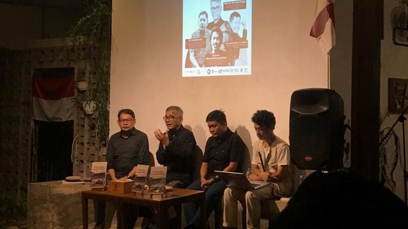 Tutup 2025, Fikrul Hanif Sufyan Luncurkan “Fort de Kock dan Depresi Ekonomi”