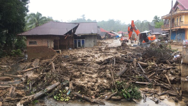 Hari Keenam Pencarian Korban Galodo di Salareh Aia dalam Kondisi Diguyur Hujan