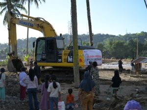 Dirikan Posko di Pauh, PT Semen Padang Kerahkan 3 Alat Berat