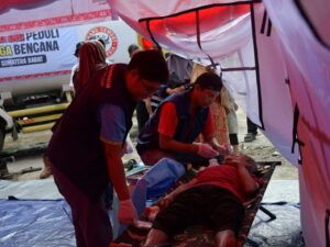 Diperkuat Tim Medis, Posko Semen Padang Peduli Ramai Didatangi Korban Banjir Bandang Palembayan