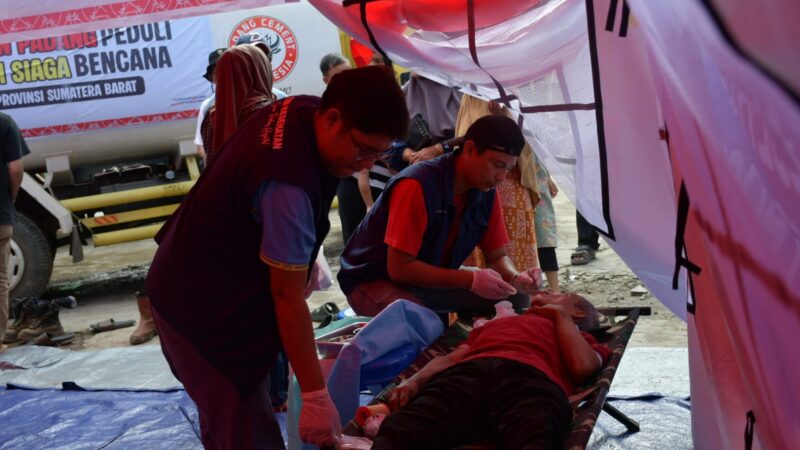 Diperkuat Tim Medis, Posko Semen Padang Peduli Ramai Didatangi Korban Banjir Bandang Palembayan
