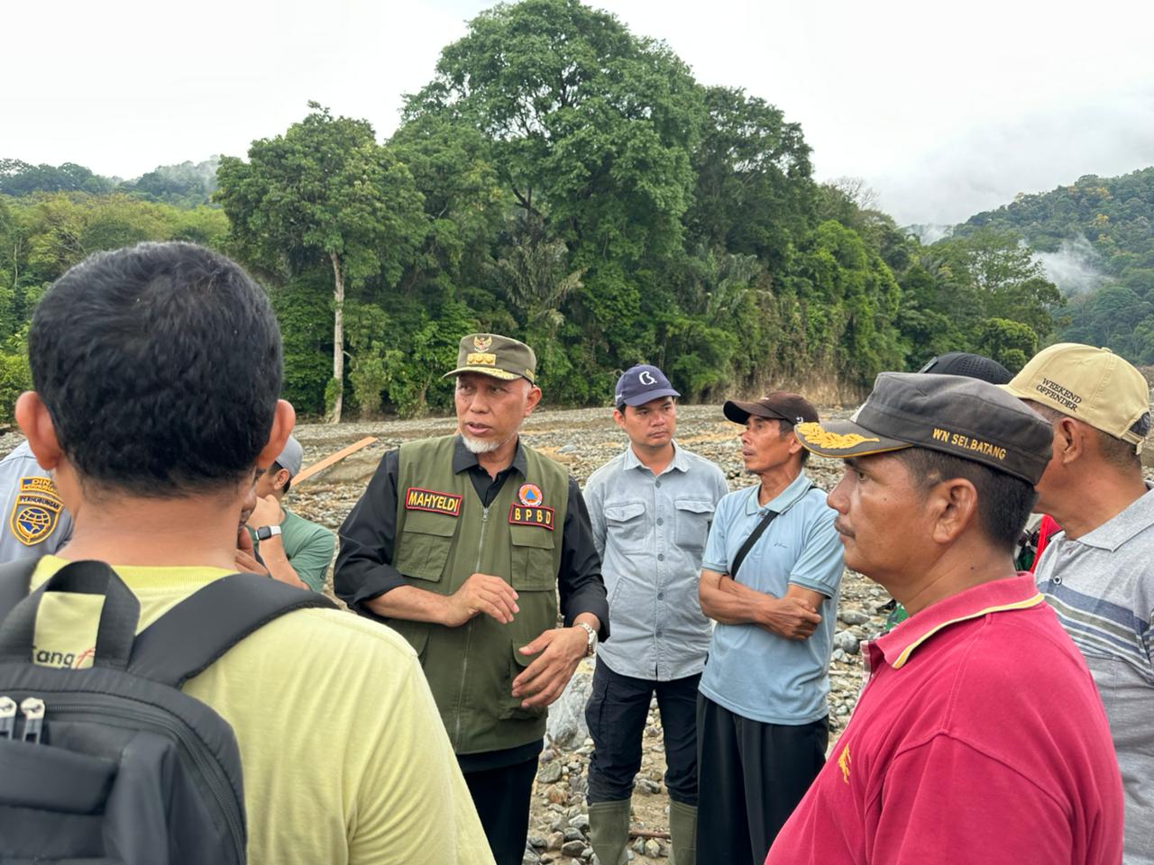Akses Terputus, Gubernur Mahyeldi Naik Speedboat Sambangi Warga Sungai Batang yang Terisolir