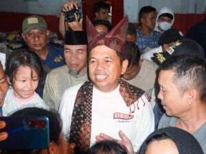 Gubernur Jabar Kunjungi Pengungsi di Posko SDN 02 Cupak Tangah Pauh