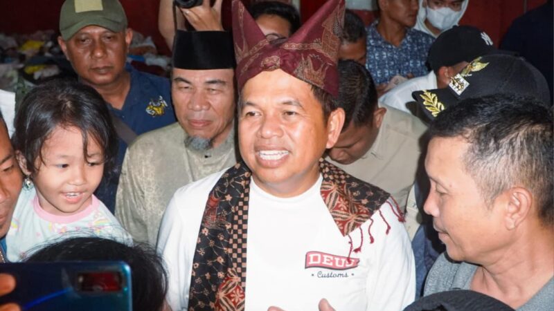 Gubernur Jabar Kunjungi Pengungsi di Posko SDN 02 Cupak Tangah Pauh