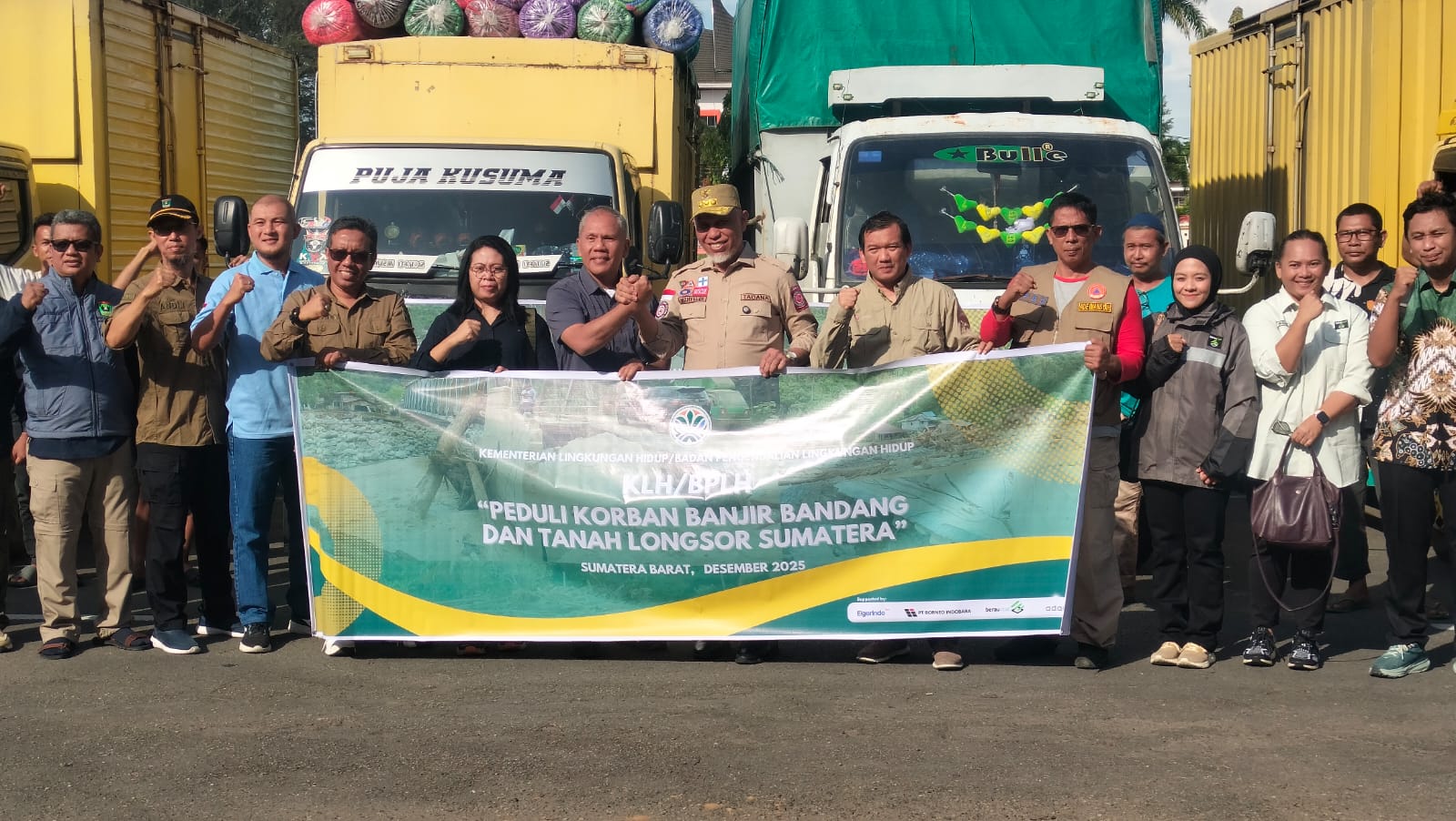 KLHK Serahkan 23 Ton Bantuan untuk Sumbar, Mahyeldi: Dukungan Terus Mengalir
