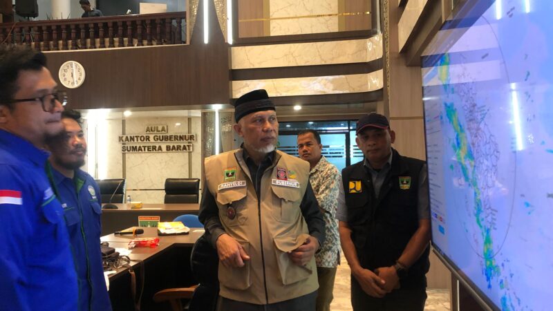Gubernur Mahyeldi Tinjau Proses Rekapitulasi Data Dampak dan Penanganan Bencana di Sumbar