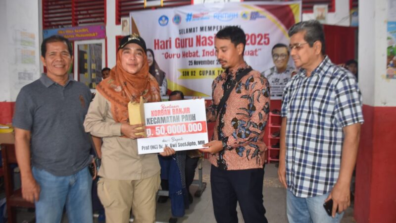 Mantan Dirut PT Semen Padang Dwi Soetjipto Kirim Bantuan Rp50 Juta untuk Korban Banjir Bandang di Pauh