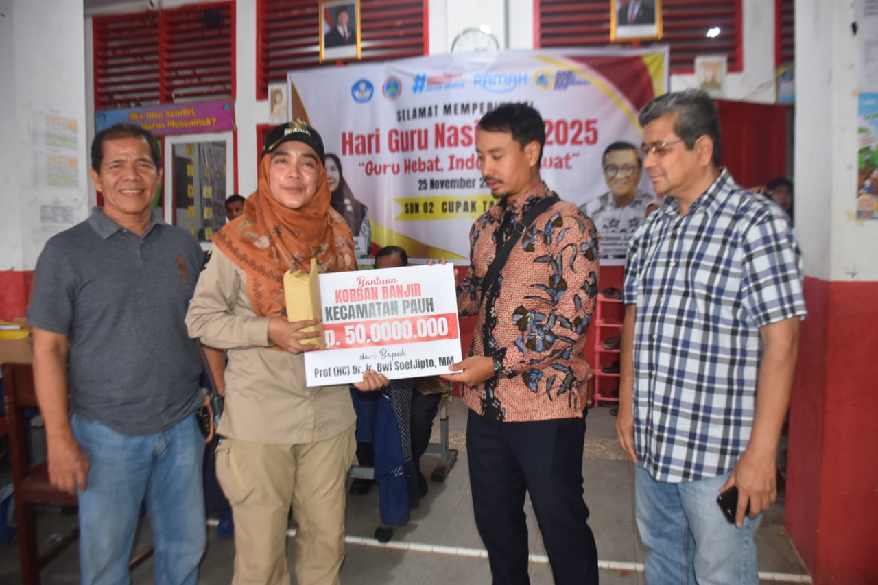 Mantan Dirut PT Semen Padang Dwi Soetjipto Kirim Bantuan Rp50 Juta untuk Korban Banjir Bandang di Pauh