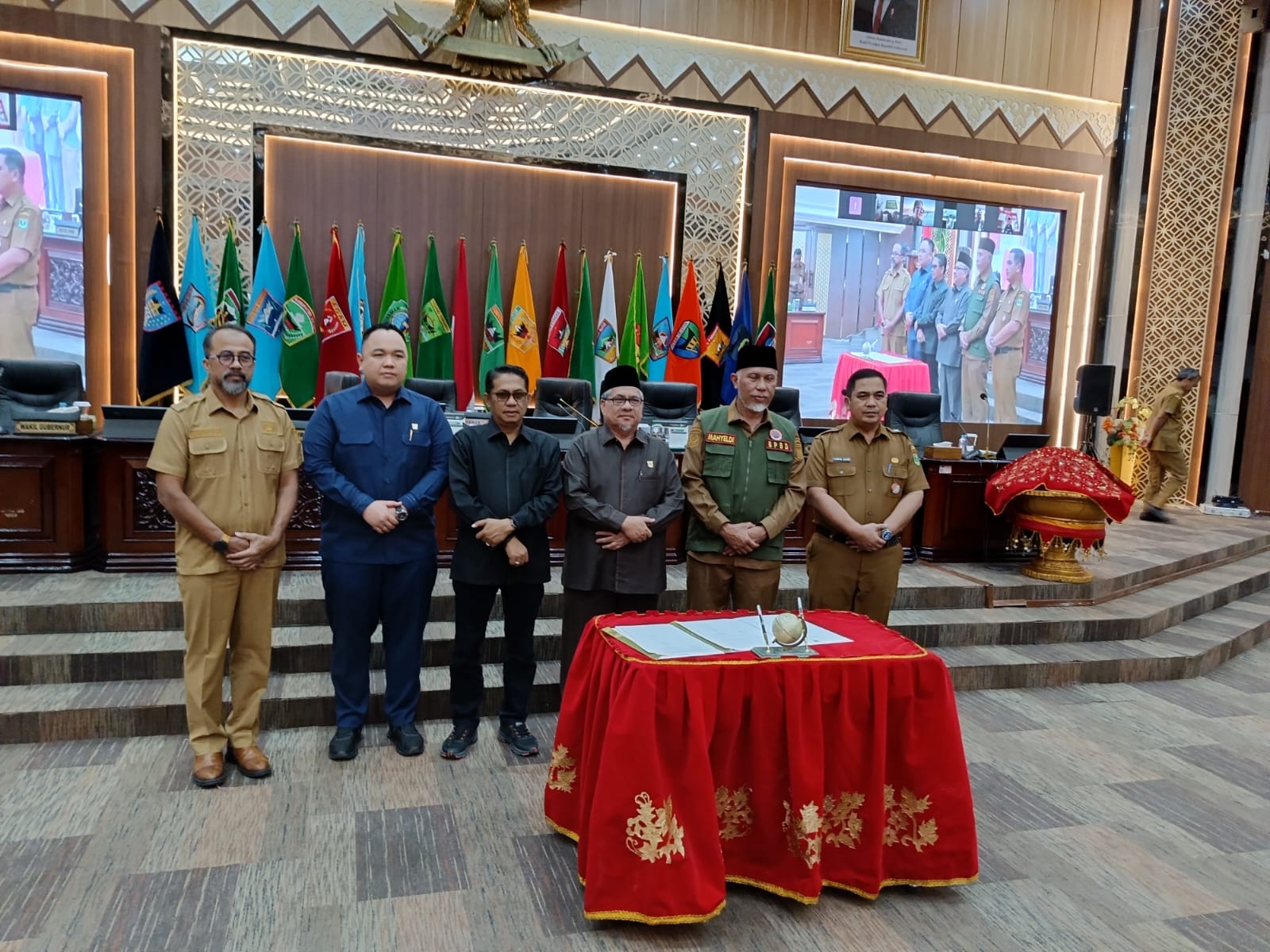 Pemprov dan DPRD Sumbar Sahkan 2 Ranperda