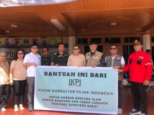 Gubernur Mahyeldi Terima Bantuan IKPI Sumbagteng untuk Korban Bencana Sumbar