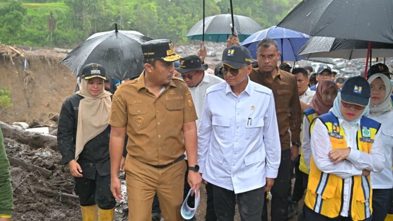 Wagub Vasko Dampingi Menteri PU Tinjau Kerusakan Infrastruktur Pascabencana di Sumbar