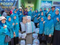 Ketua TP PKK Sumbar Salurkan Bantuan untuk Korban Bencana di Agam