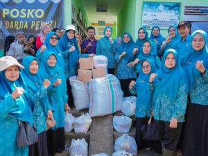 Ketua TP PKK Sumbar Salurkan Bantuan untuk Korban Bencana di Agam