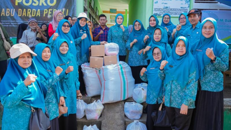 Ketua TP PKK Sumbar Salurkan Bantuan untuk Korban Bencana di Agam