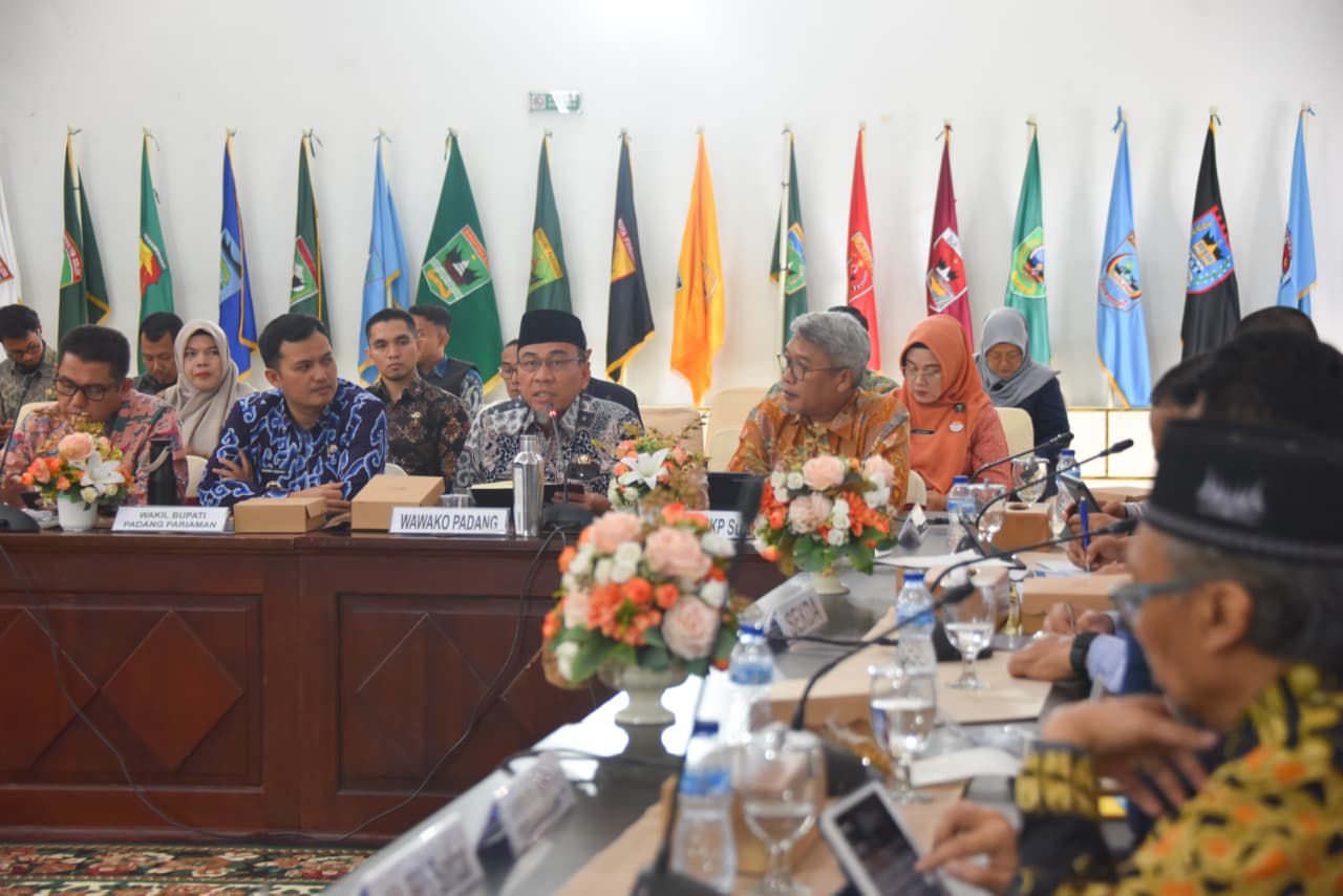 Rakor Pengendalian Inflasi, Pemda se- Sumbar Komit Kendalikan Harga Jelang Natal dan Tahun Baru