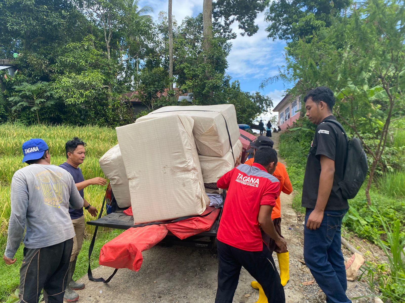 Dinsos Sumbar Salurkan Rp15 Miliar Lebih ke Sejumlah Daerah Terdampak Bencana