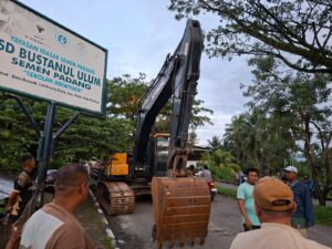 Pemprov Sumbar Kerahkan 35 Alat Berat dan 940 Geobag Percepat Penanganan Bencana