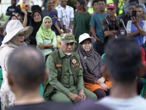 2 Minggu Tak Bisa Melaut, 205 Nelayan Pasia Nan Tigo Terima Bantuan dari Gubernur Sumbar