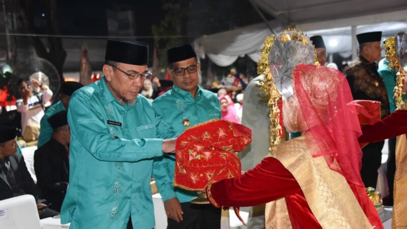 Wawako Padang Ikuti Pembukaan MTQ ke 41 Tingkat Sumbar di Bukittinggi