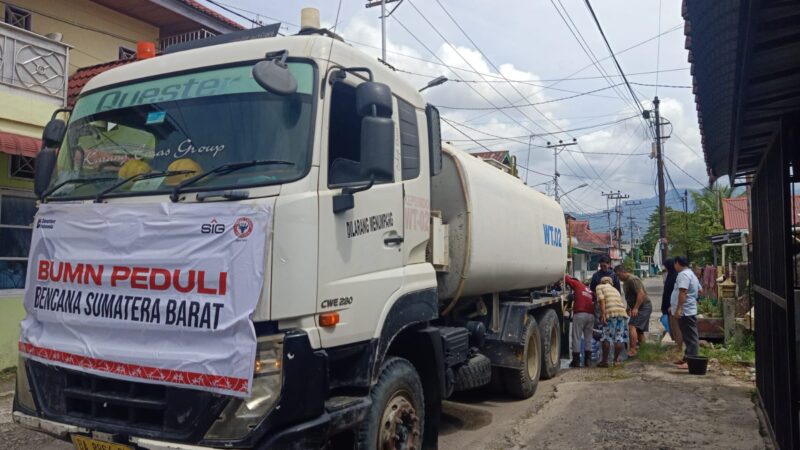 Semen Padang Peduli Salurkan 232 Ribu Liter Air Bersih ke Daerah Terdampak Bencana di Padang
