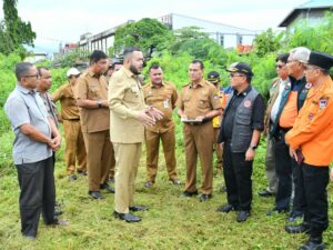 Wako Padang Dampingi Sestama BNPB Cek 2 Lokasi Rencana Pembangunan Huntap