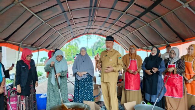 Baru 2 Hari, TP PKK Sumbar Tuntaskan 400 Kg Rendang dari Target 1 Ton untuk Korban Bencana Sumatra