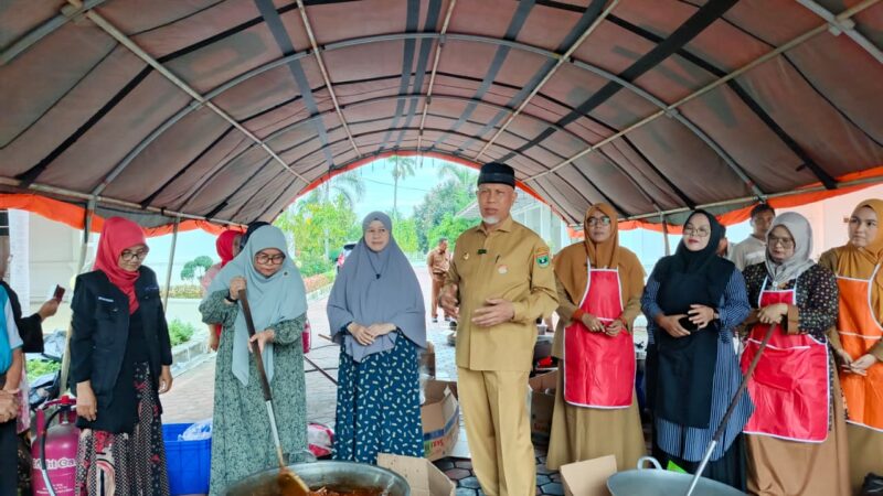 Baru 2 Hari, TP PKK Sumbar Tuntaskan 400 Kg Rendang dari Target 1 Ton untuk Korban Bencana Sumatra