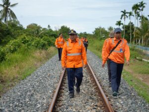 Tingkatkan Keselamatan Jelang Nataru, KAI Sumbar Lakukan Pemeriksaan Lintas