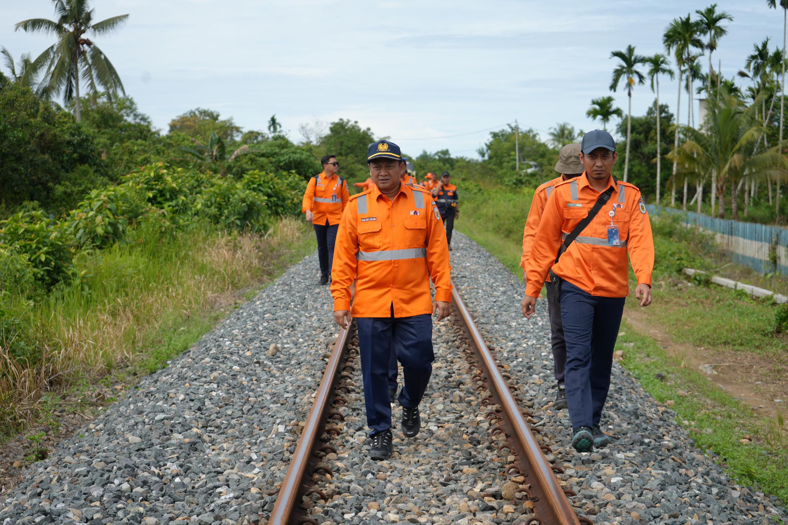 Tingkatkan Keselamatan Jelang Nataru, KAI Sumbar Lakukan Pemeriksaan Lintas