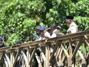 Putus Akibat Banjir, Presiden Prabowo Apresiasi TNI dan Warga Bangun Jembatan Bailey Padang Mantuang