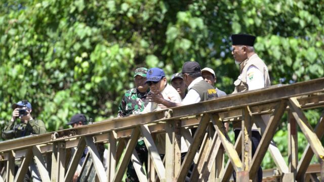 Putus Akibat Banjir, Presiden Prabowo Apresiasi TNI dan Warga Bangun Jembatan Bailey Padang Mantuang