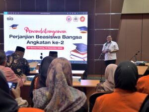 Komitmen Pendidikan, PT Semen Padang Beri Beasiswa 23 Anak Nagari di PNP