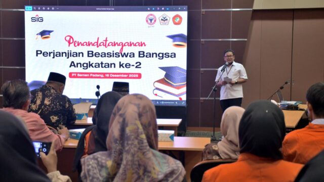 Komitmen Pendidikan, PT Semen Padang Beri Beasiswa 23 Anak Nagari di PNP