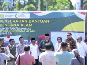 Gubernur Sumbar Terima Bantuan Kemanusiaan Tahap II dari Kementan untuk Korban Bencana